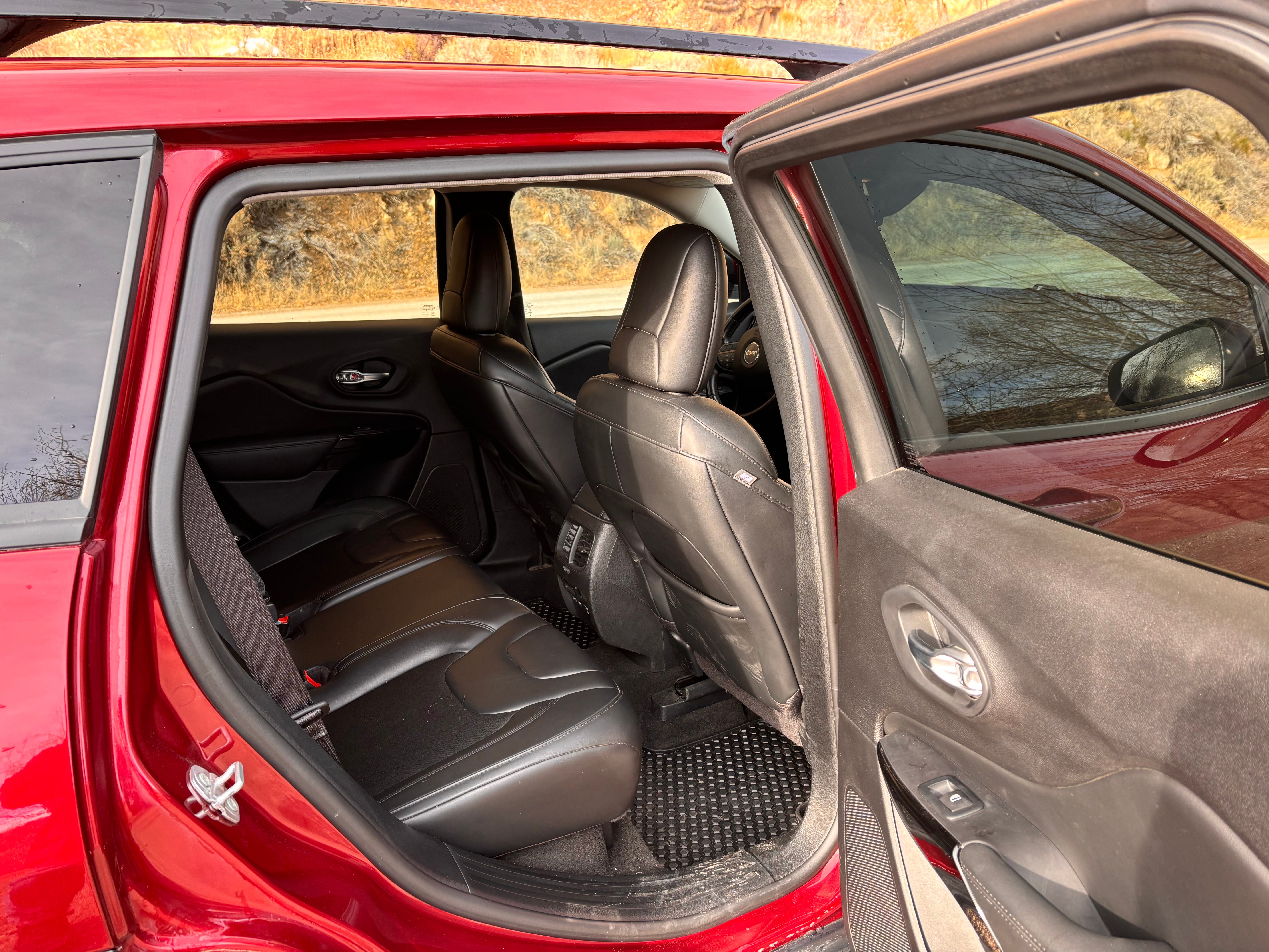 2020 Jeep Cherokee Altitude thumbnail 8