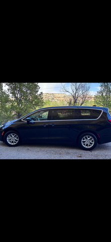 2024 Chrysler Pacifica thumbnail 3